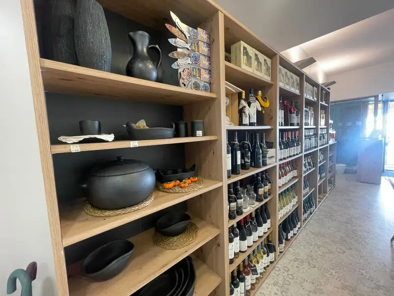 Produtos regionais e garrafeira do Pátio Fidalgo